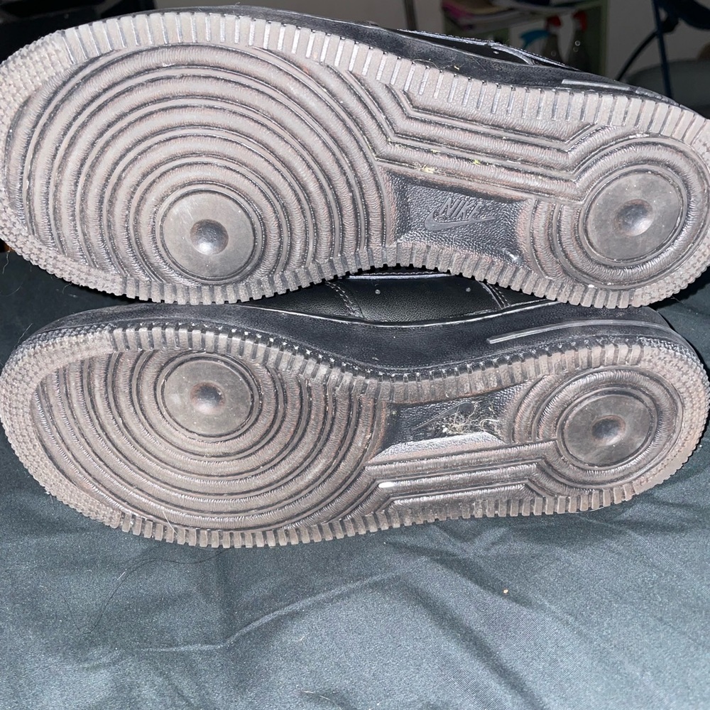 Black airforce 1’s - Picture 4 of 5